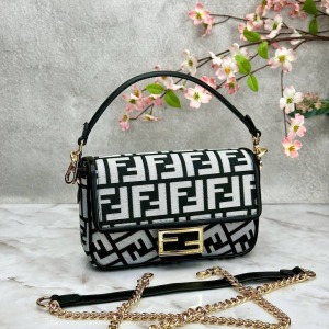 Fendi - Baguette Küçük Boy - Beyaz