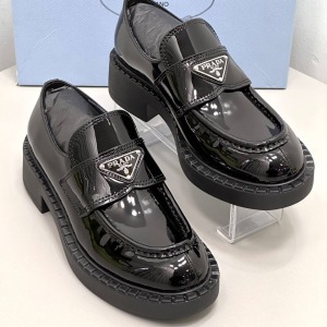 Prada - Kadın Loafer - Siyah