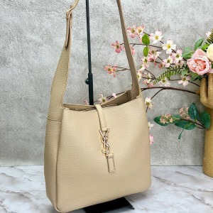 Yves Saint Laurent - LE 5 À 7 Soft Small - Bej