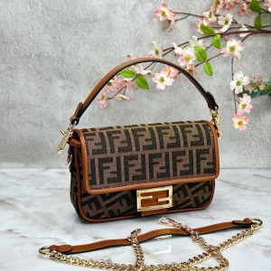 Fendi - Baguette Küçük Boy - Kahverengi