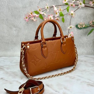 Louis Vuitton - OnTheGo East West - Kahverengi