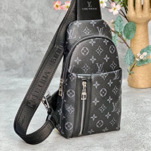 Louis Vuitton - Askılı Çanta - Siyah