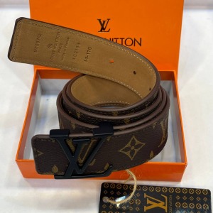 Louis Vuitton - Kemer 44 - 110