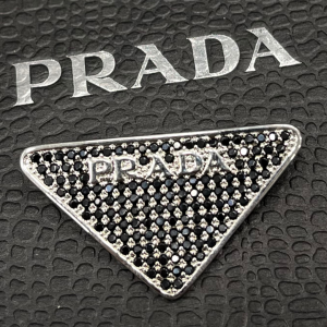 Prada - Broş