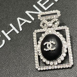 Chanel - Broş
